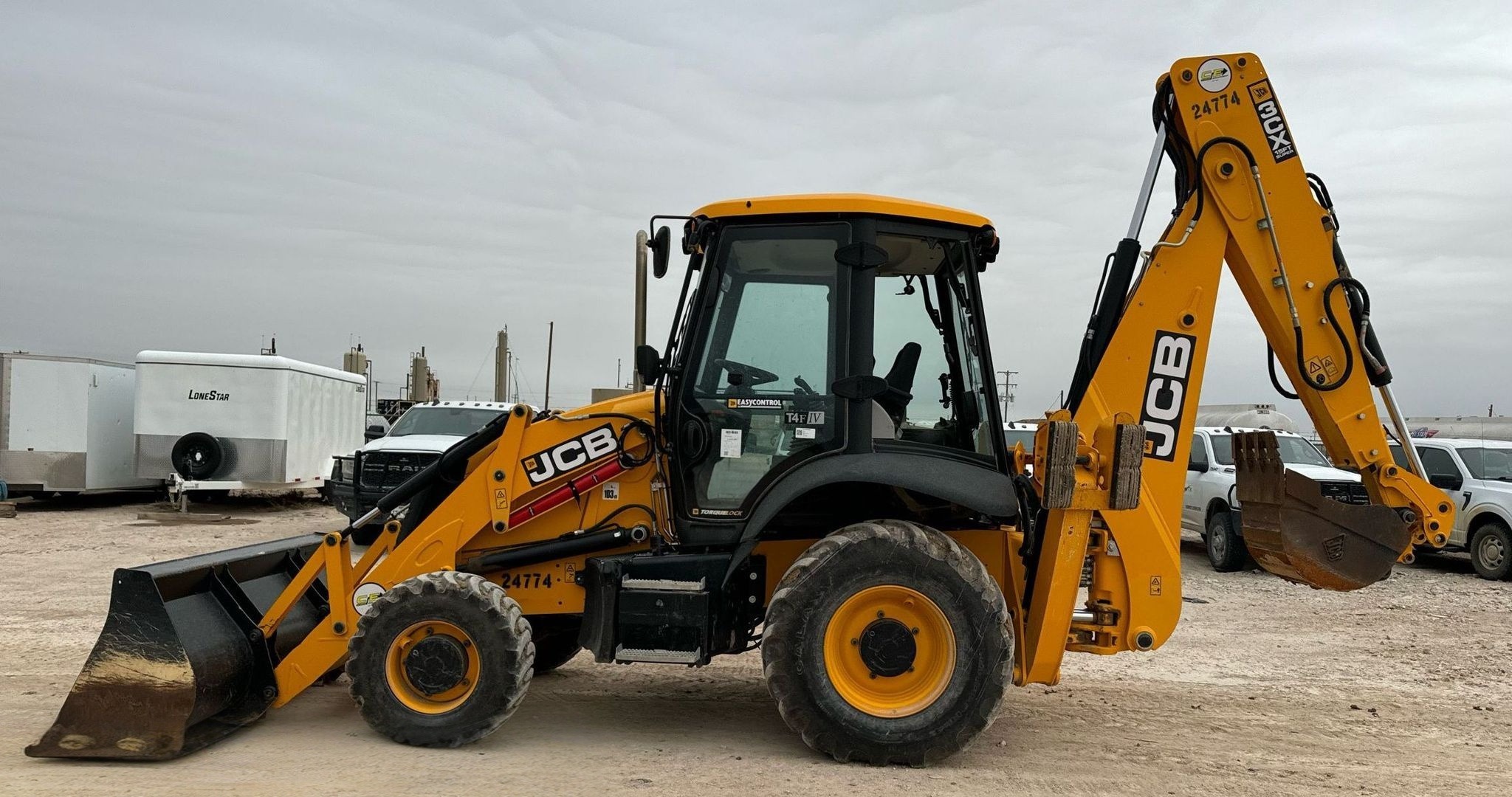 2022 JCB 3CX 15HFCE Backhoe