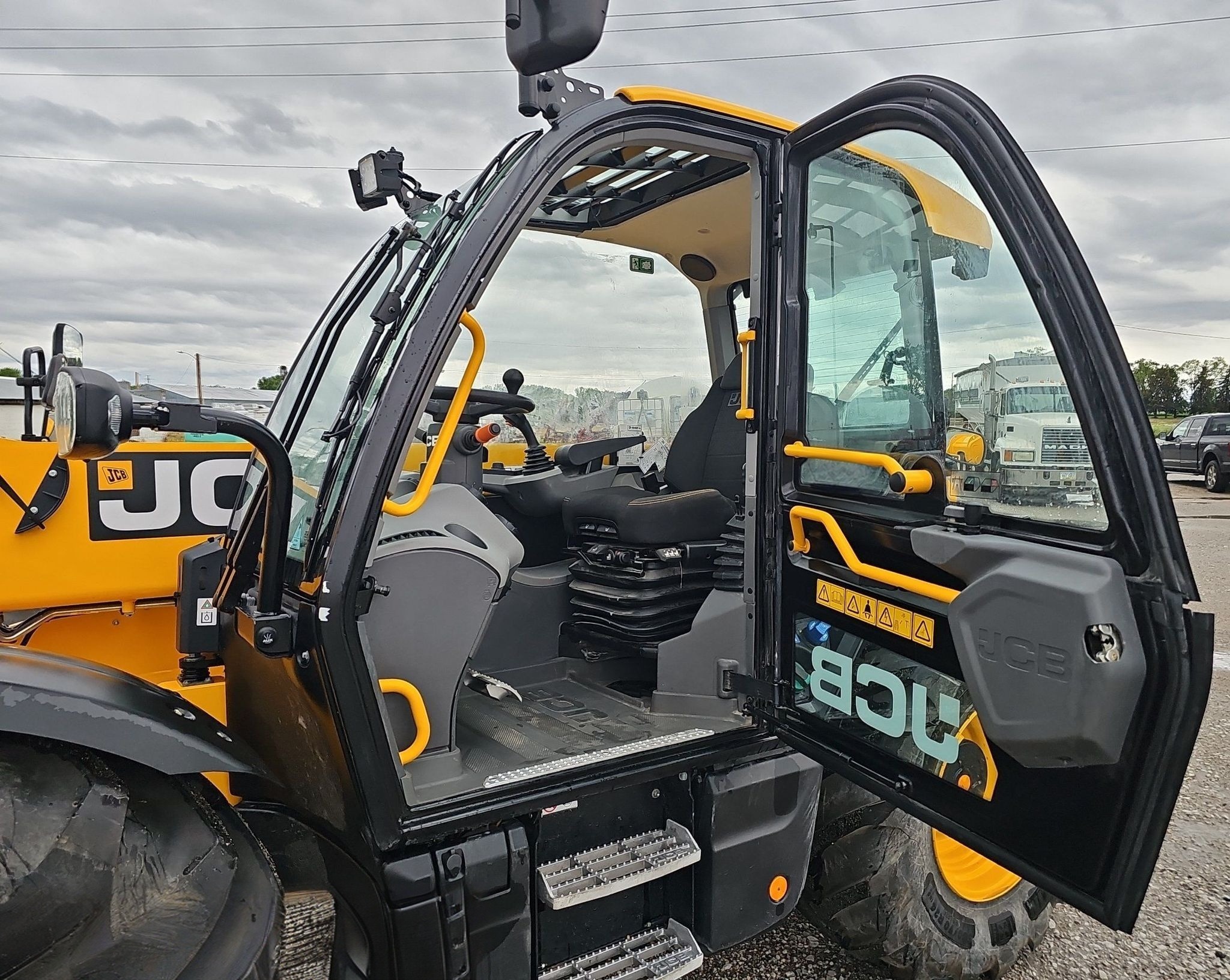 2023 JCB 542-70AG Telehandler
